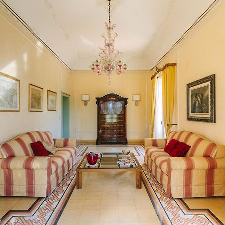 Dimora Archimedea Bed & Breakfast Syracuse Bagian luar foto