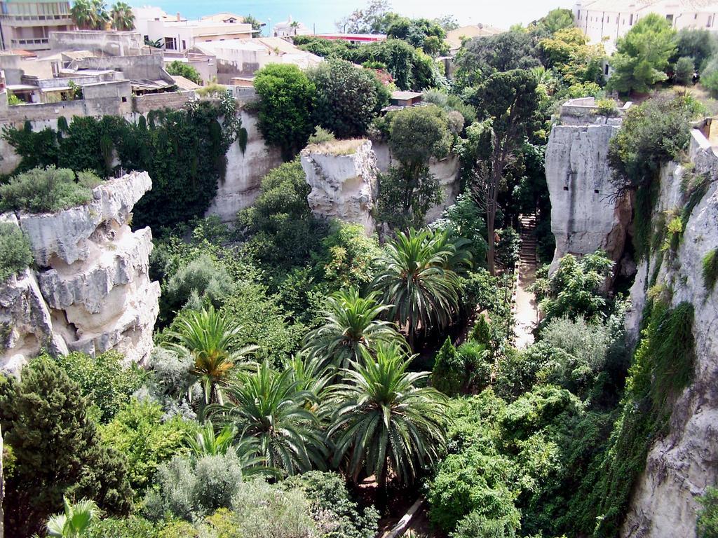 Dimora Archimedea Bed & Breakfast Syracuse Bagian luar foto