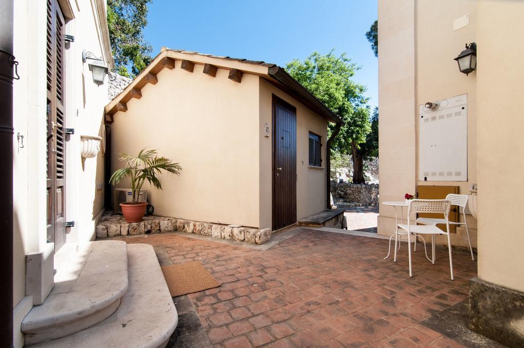 Dimora Archimedea Bed & Breakfast Syracuse Bagian luar foto