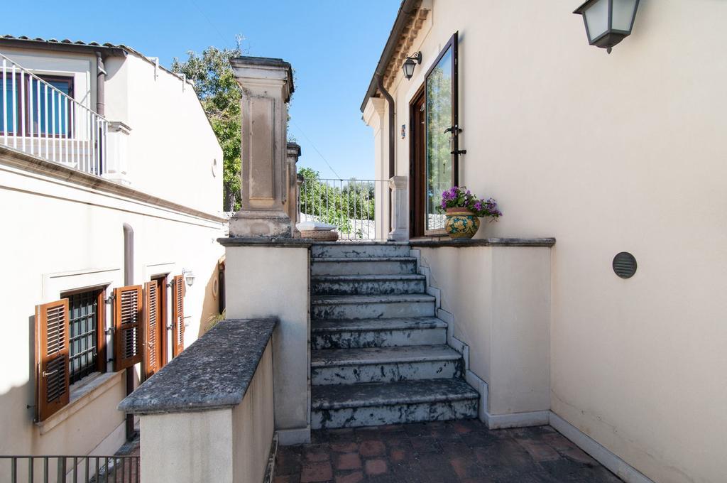 Dimora Archimedea Bed & Breakfast Syracuse Bagian luar foto