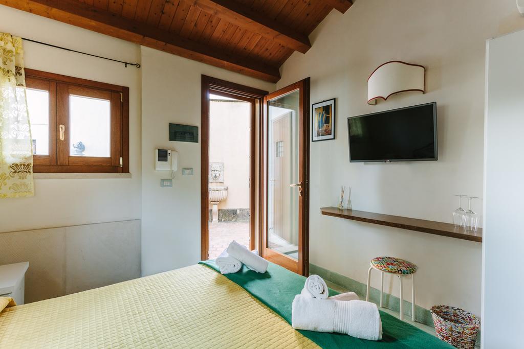 Dimora Archimedea Bed & Breakfast Syracuse Bagian luar foto