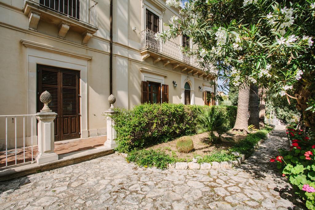 Dimora Archimedea Bed & Breakfast Syracuse Bagian luar foto