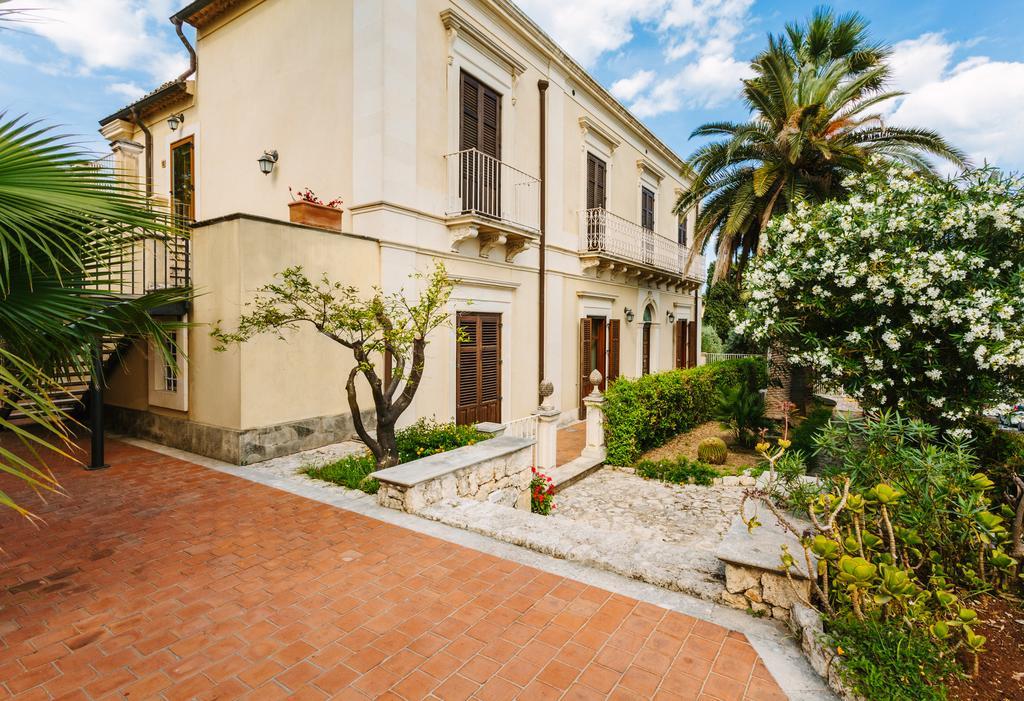 Dimora Archimedea Bed & Breakfast Syracuse Bagian luar foto