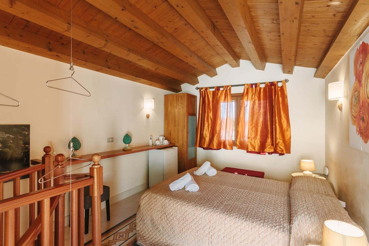 Dimora Archimedea Bed & Breakfast Syracuse Bagian luar foto
